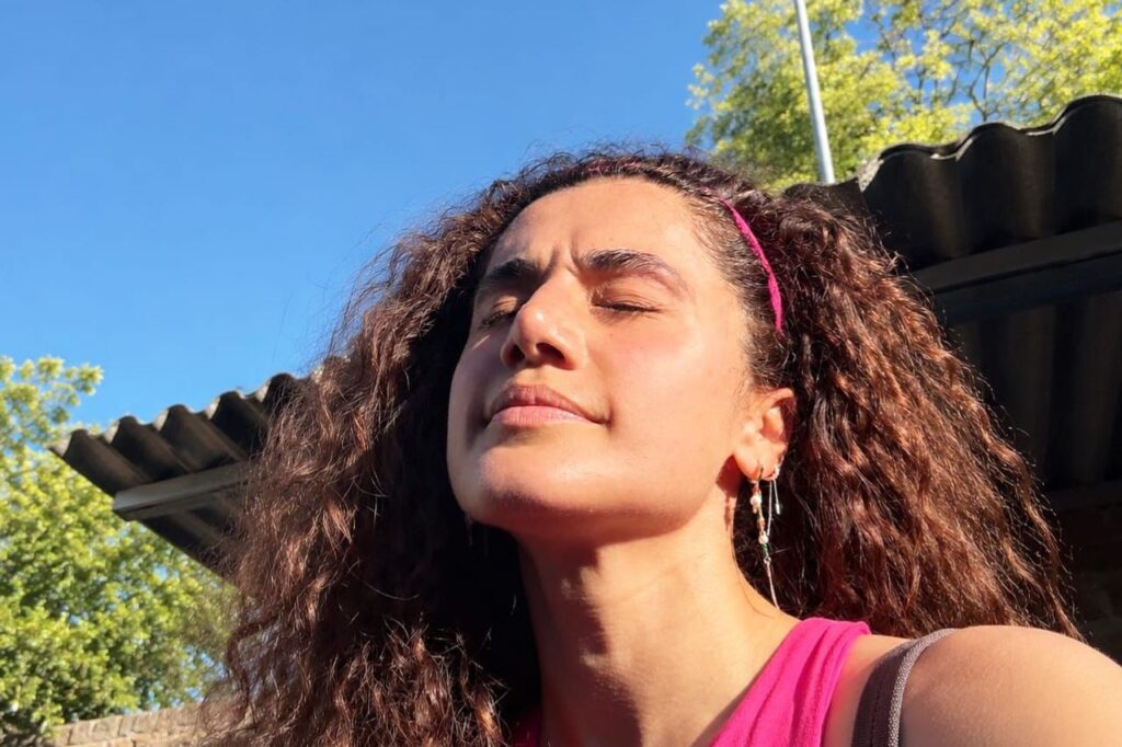 एक्सरसाइज कर थक गईं तापसी पन्नू