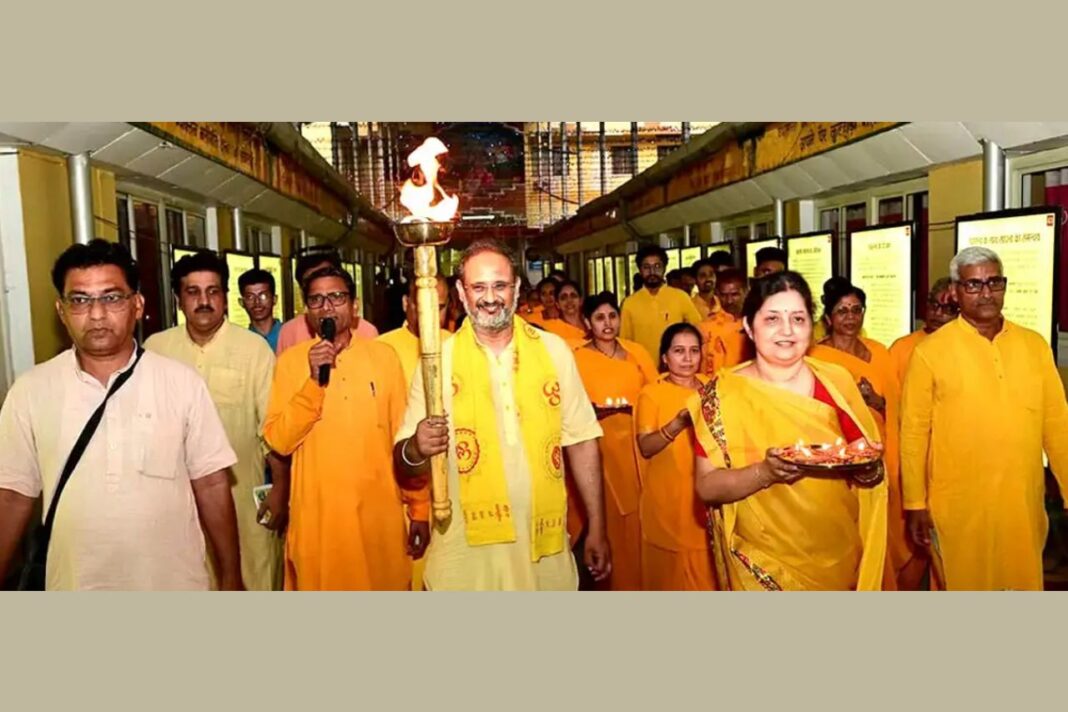 गायत्री जयंती से पूर्व शांतिकुंज में भव्य दीप रैली, अध्यात्म को बताया जीवन की शक्ति गायत्री जयंती से पूर्व शांतिकुंज में भव्य दीप रैली