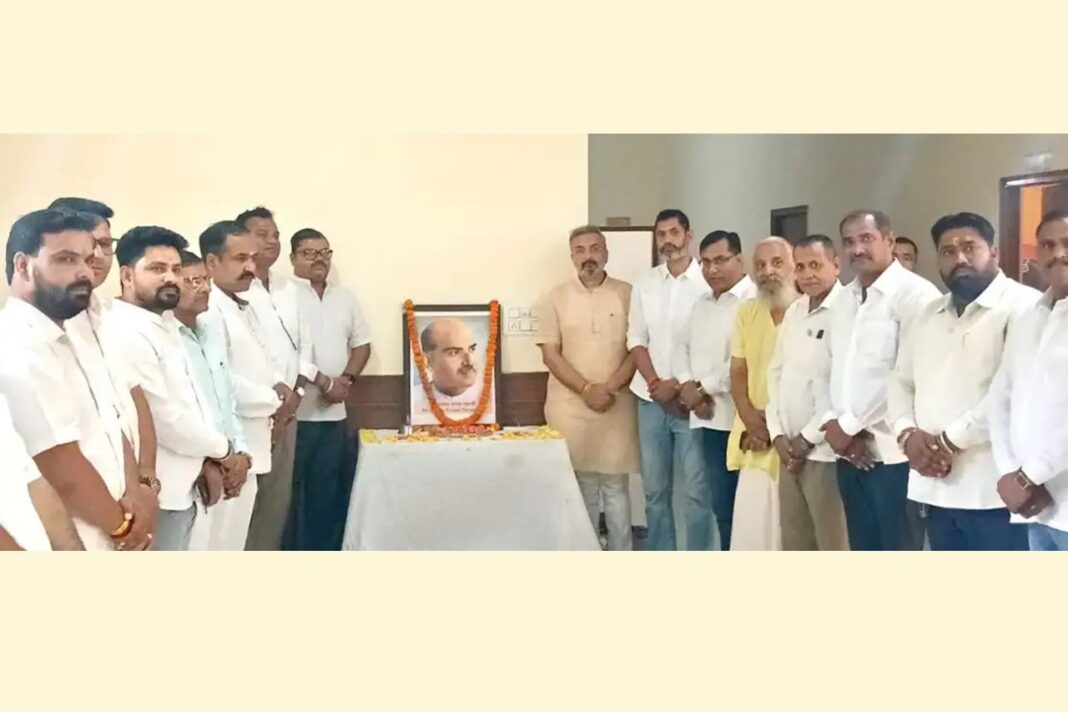 डॉ. श्यामा प्रसाद मुखर्जी के बलिदान दिवस पर हरिद्वार में भाजपा का श्रद्धांजलि कार्यक्रम डॉ. श्यामा प्रसाद मुखर्जी के बलिदान दिवस पर हरिद्वार में भाजपा का श्रद्धांजलि कार्यक्रम