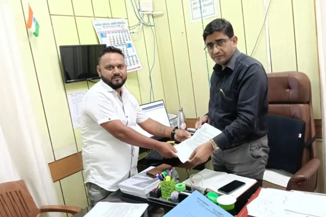 पहली बारिश में खुली तैयारियों की पोल, नालियों की सफाई को लेकर लोनिवि को सौंपा ज्ञापन नालियों की सफाई को लेकर लोनिवि को सौंपा ज्ञापन