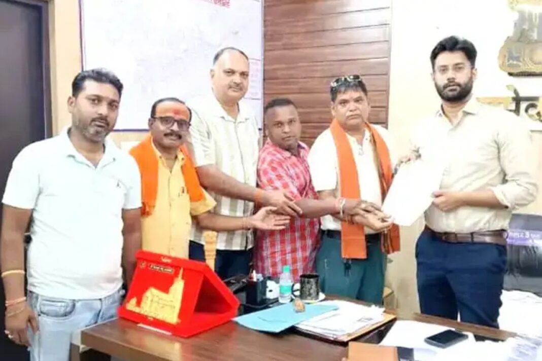 नॉनवेज दुकानों के स्थानांतरण की मांग