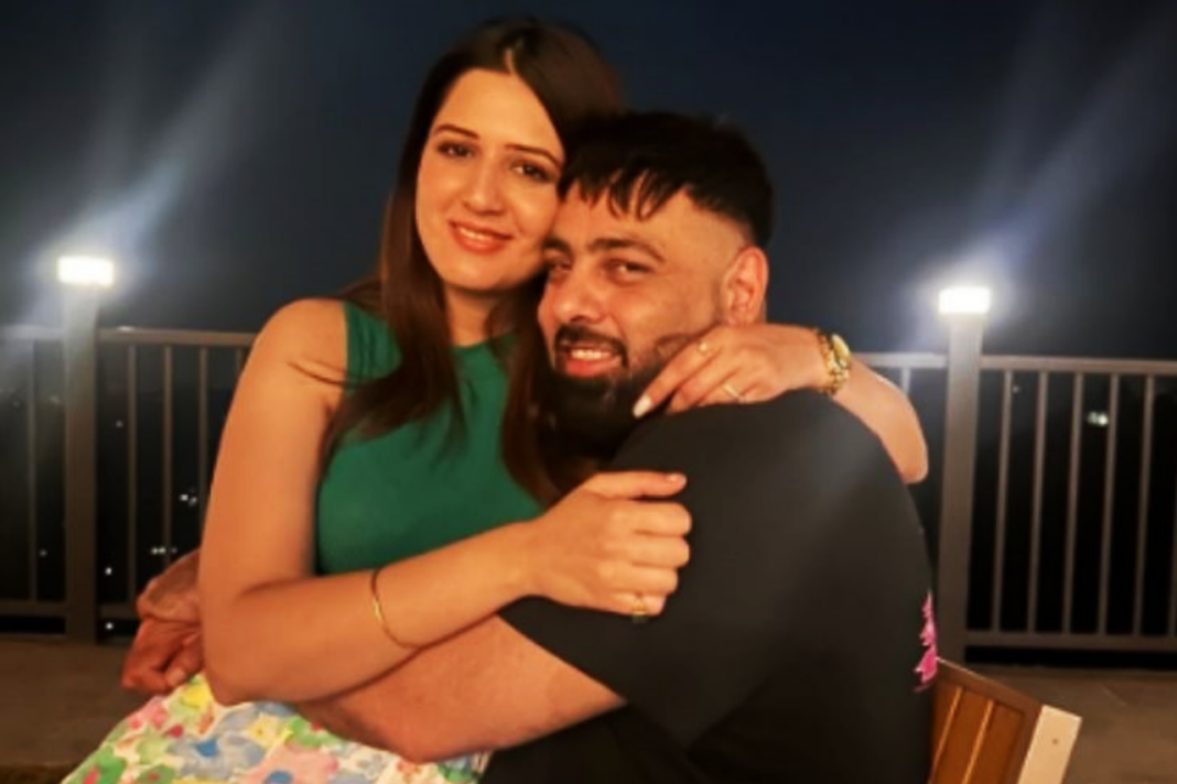 “बादशाह ने ईशा रिखी संग शादी पर लगाई मुहर, रोमांटिक तस्वीर शेयर कर दी खुशखबरी” बादशाह ने ईशा रिखी संग शादी पर लगाई मुहर, रोमांटिक तस्वीर शेयर कर दी खुशखबरी