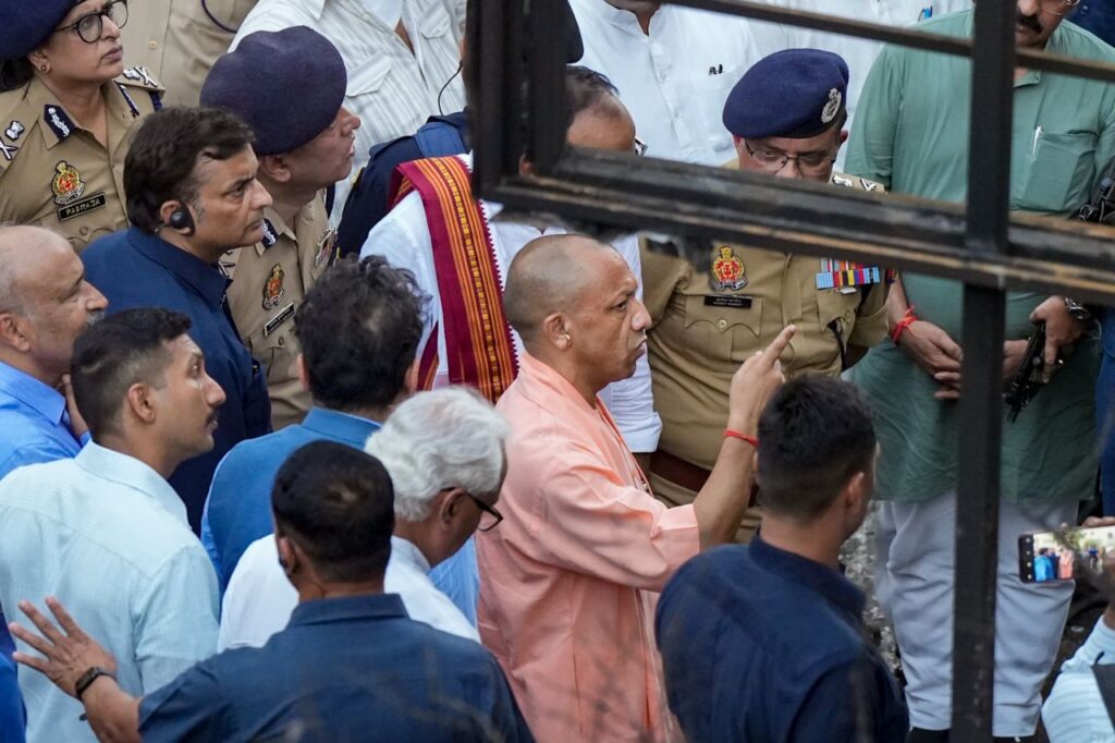 अलीगंज स्थित कोचिंग एवं प्रशिक्षण केंद्र में भीषण आग