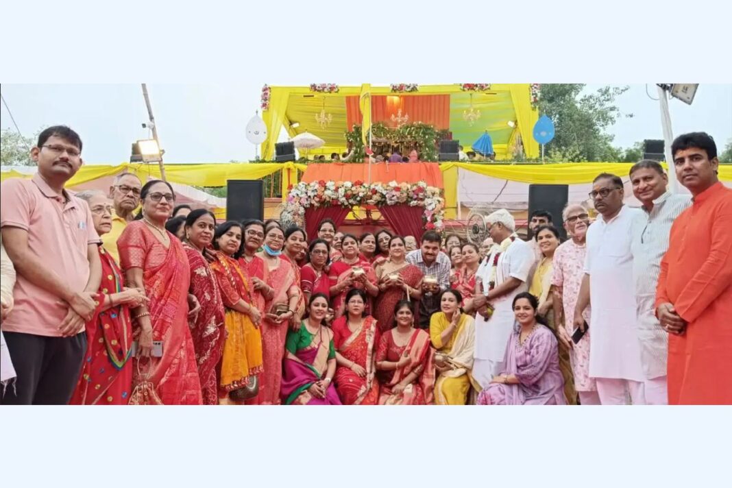 वाराणसी में देव स्नान पूर्णिमा पर भक्ति की छटा, जगन्नाथ मंदिर में गंगाजल से हुआ भगवान का महाअभिषेक वाराणसी में देव स्नान पूर्णिमा पर भक्ति की छटा