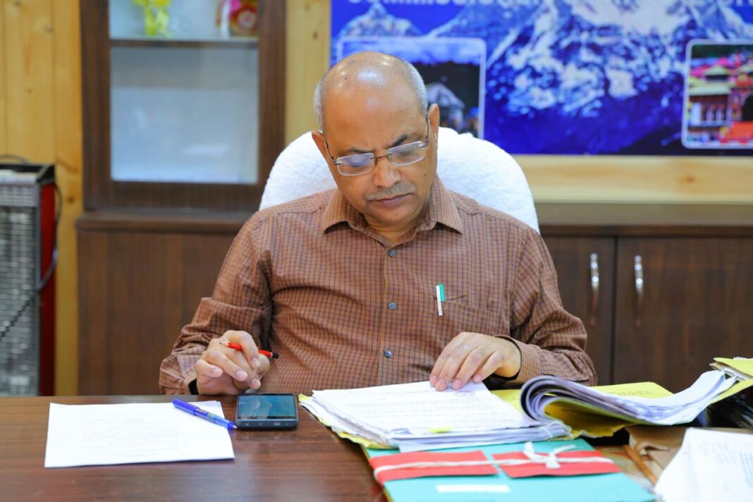 चारधाम एवं हेमकुंड साहिब यात्रा सुचारु, श्रद्धालु यात्रा से पहले अनिवार्य रूप से कराएं पंजीकरण : आयुक्त श्रद्धालु यात्रा से पहले अनिवार्य रूप से कराएं पंजीकरण आयुक्त