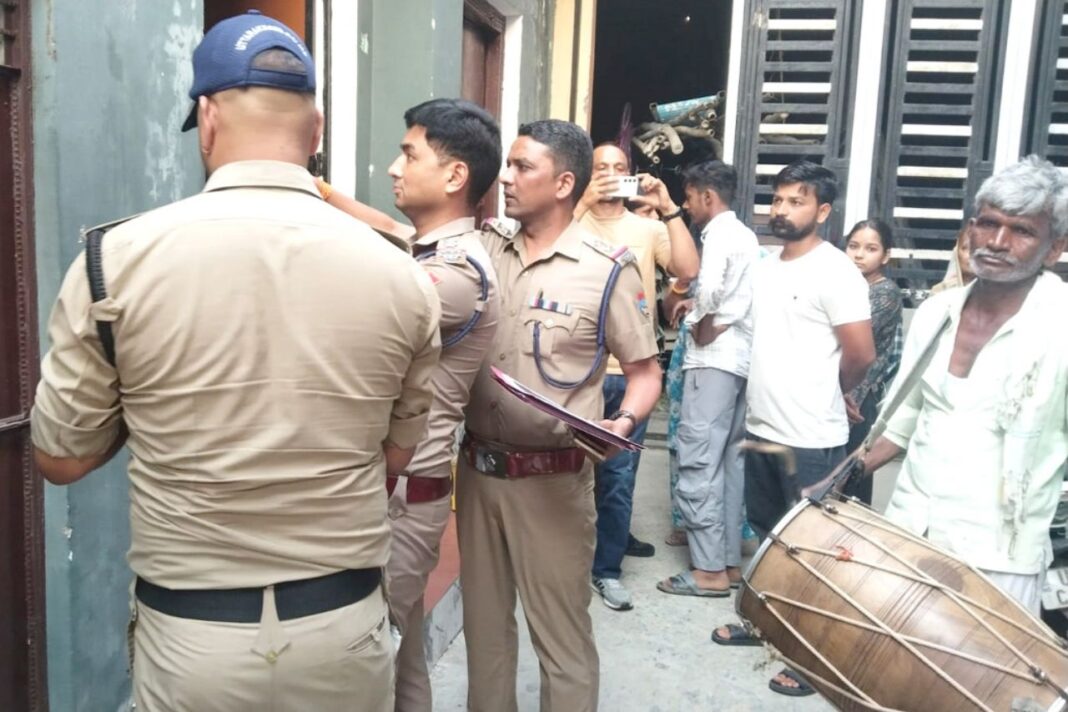 हत्या मामले में फरार दो आरोपितों के खिलाफ उद्घोषणा, जल्द आत्मसमर्पण का निर्देश