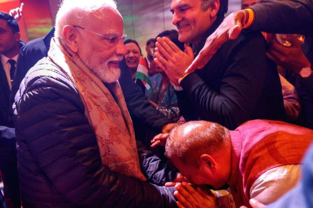 ऑस्ट्रेलिया पहुंचे प्रधानमंत्री मोदी का भारतीय समुदाय ने किया भव्य स्वागत