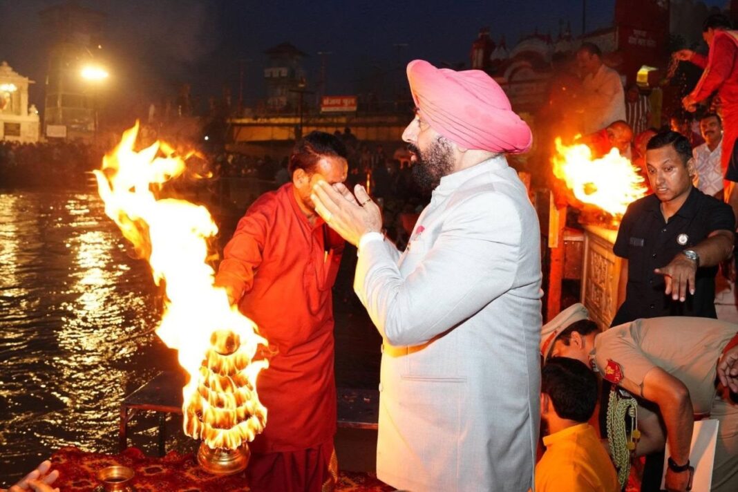 हरिद्वार कांवड़ मेला 2026: राज्यपाल गुरमीत सिंह ने सुरक्षा व्यवस्थाओं का लिया जायजा, एआई तकनीक के प्रभावी उपयोग पर दिया जोर हरिद्वार कांवड़ मेला, राज्यपाल गुरमीत सिंह, कांवड़ यात्रा सुरक्षा, हरकी पैड़ी गंगा आरती,