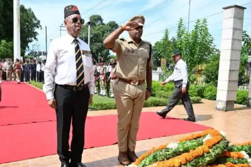 कारगिल विजय दिवस पर एसएसपी ने शहीद स्मारक में वीर जवानों को किया नमन