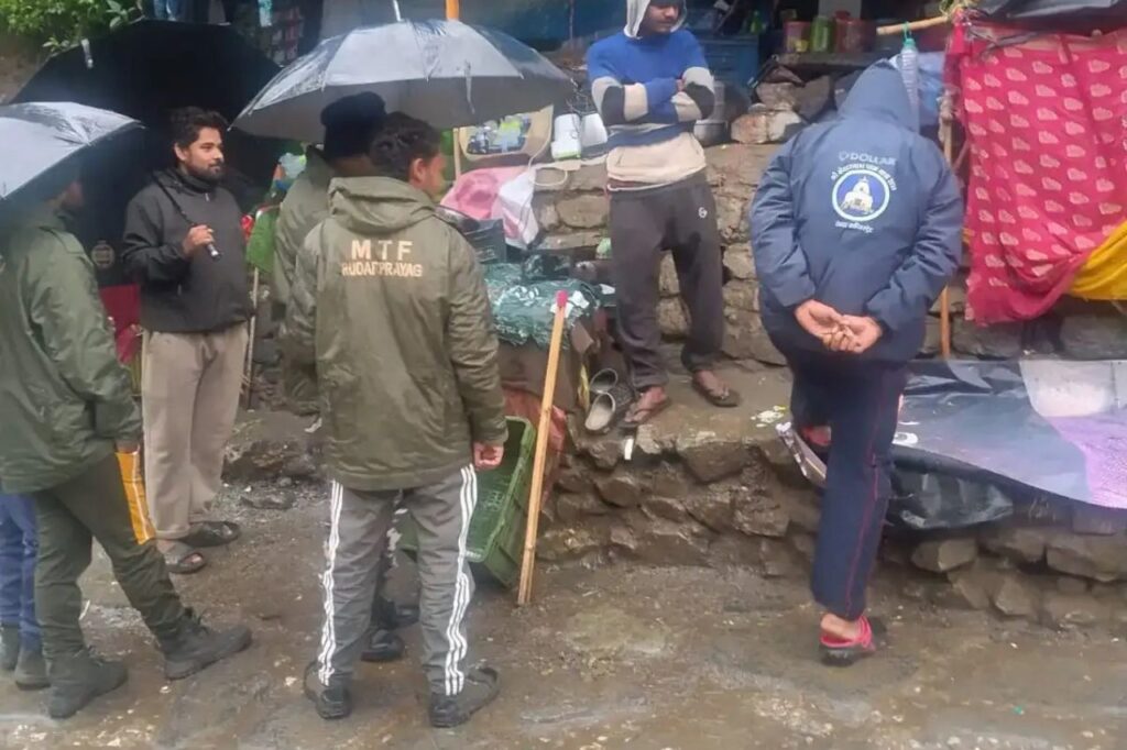 केदारनाथ यात्रा पर मौसम का असर, भारी बारिश की चेतावनी के बीच प्रशासन अलर्ट