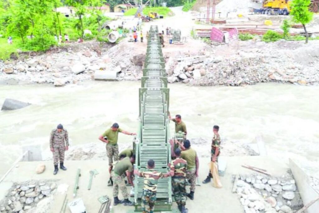 दार्जिलिंग में बालासन नदी पर सेना ने बनाया बेली पुल