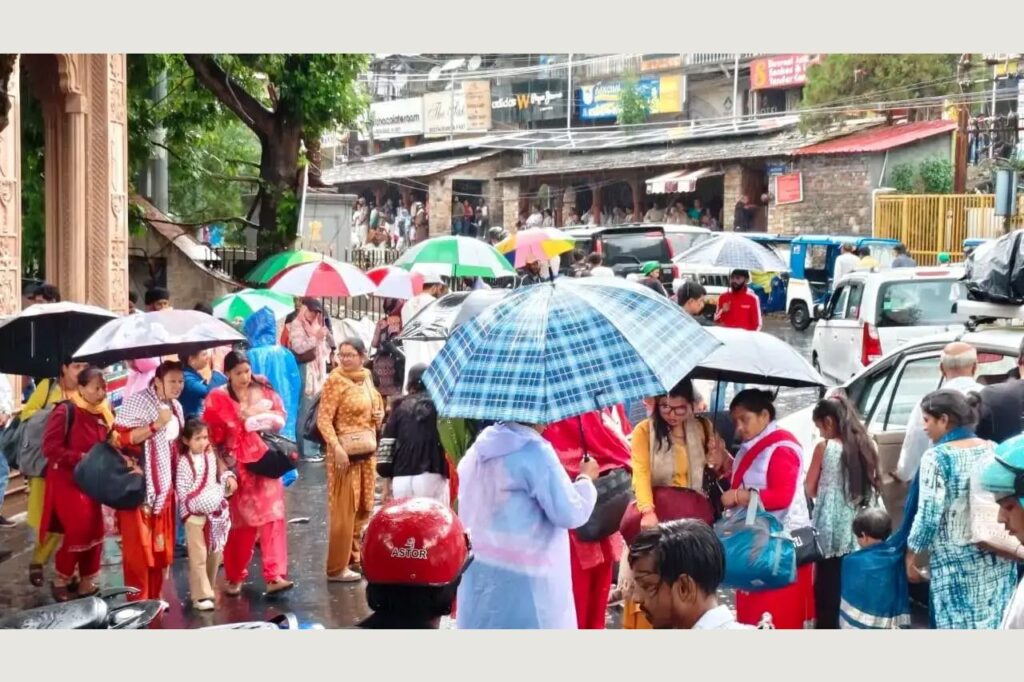 नैनीताल में मानसून की दमदार दस्तक