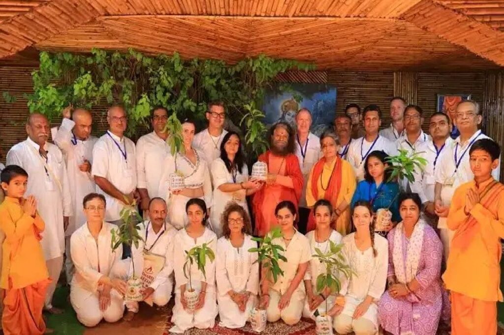 परमार्थ निकेतन में वेदान्त योग कोर्स का शुभारंभ