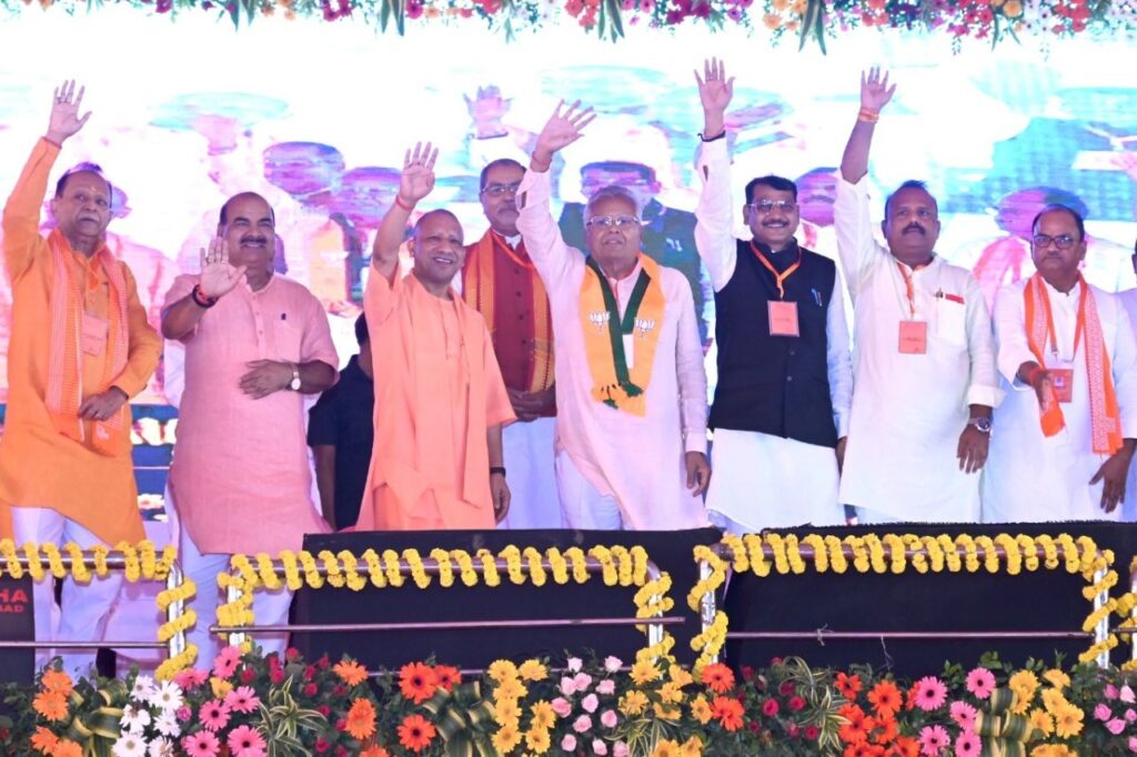 प्रतापगढ़ में मुख्यमंत्री योगी