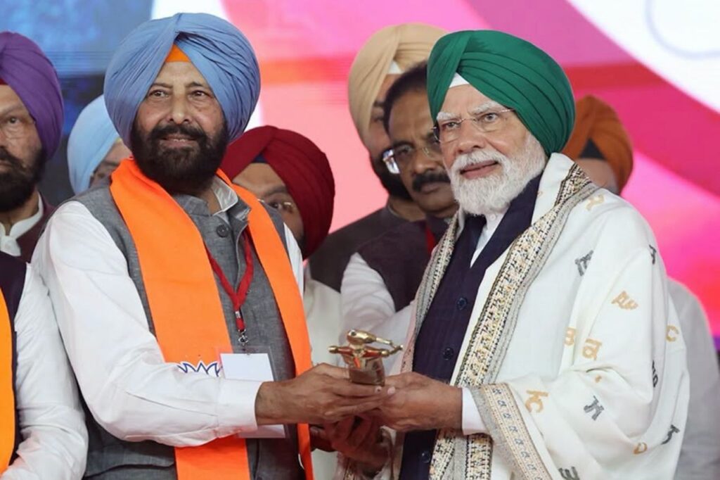 प्रधानमंत्री मोदी बोले- गुरुओं की धरती पर आकर गर्व का अनुभव