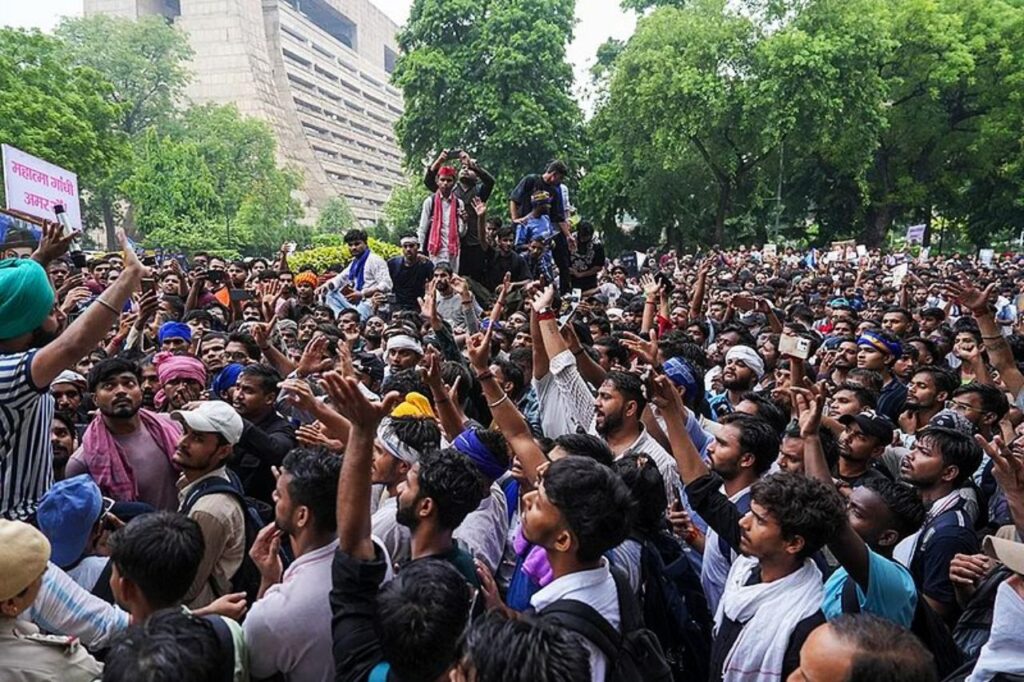 भविष्य की आहट: विदेशी शक्तियों और भितरघातियों की जुगलबंदी विफल