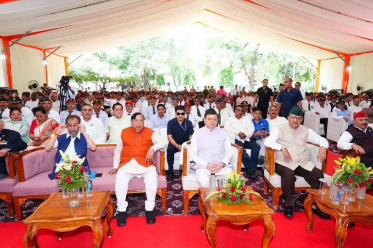 मुख्यमंत्री धामी ने पूर्व सैनिकों के साथ सुना प्रधानमंत्री का मन की बात कार्यक्रम