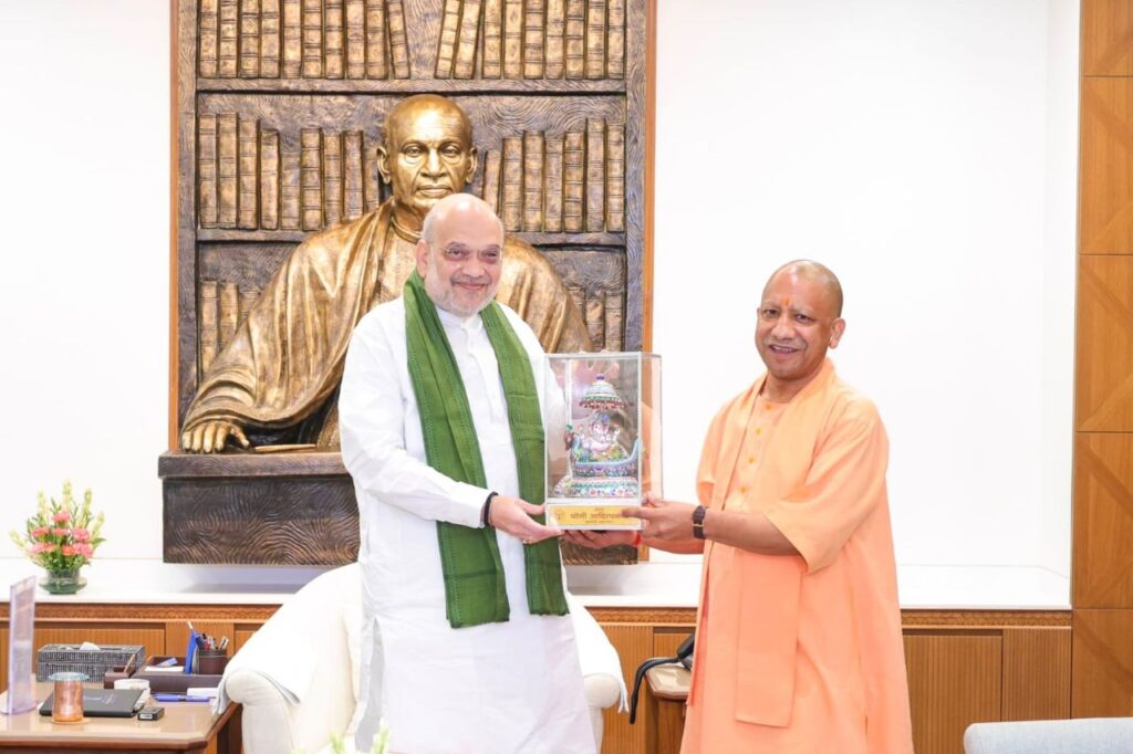 योगी आदित्यनाथ ने अमित शाह से की मुलाकात