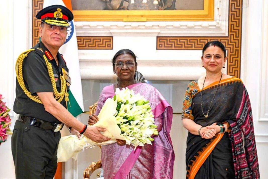 राष्ट्रपति द्रौपदी मुर्मु से मिले थलसेना प्रमुख जनरल धीरज सेठ