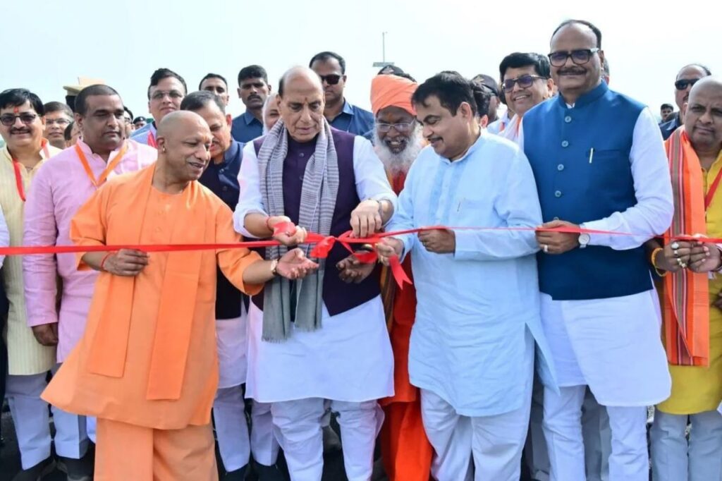 लखनऊ-कानपुर छह लेन एक्सप्रेसवे राष्ट्र को समर्पित राजनाथ, गडकरी और योगी ने किया उद्घाटन