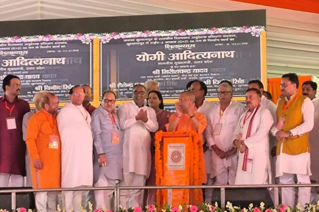 सुलतानपुर में मुख्यमंत्री योगी का बड़ा ऐलान, 819 करोड़ की 99 विकास परियोजनाओं की दी सौगात, विपक्ष पर साधा निशाना सुलतानपुर में सीएम योगी का बड़ा ऐलान