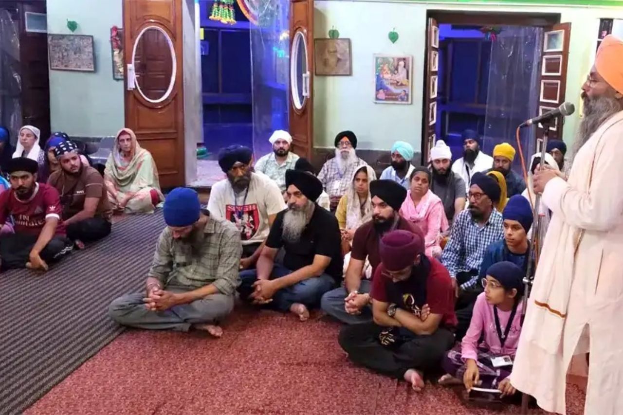 हरिद्वार से श्री हेमकुंड साहिब के लिए रवाना हुआ बेल्जियम का 84 सदस्यीय सिख श्रद्धालुओं का जत्था हरिद्वार से श्री हेमकुंड साहिब के लिए रवाना हुआ बेल्जियम का 84 सदस्यीय सिख श्रद्धालुओं का जत्था