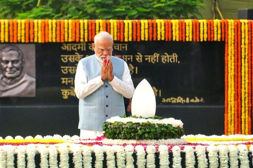 अटल बिहारी वाजपेई की पुण्यतिथि पर पीएम मोदी समेत नेताओं ने दी श्रद्धांजलि