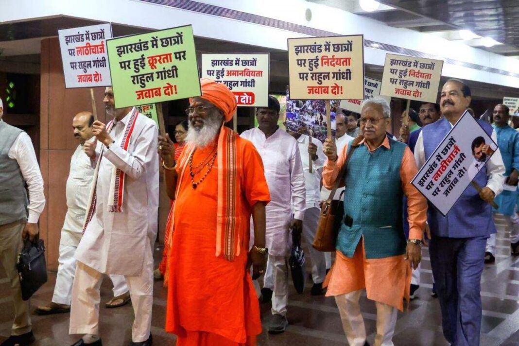 अमित शाह के समर्थन में एनडीए सांसद मार्च, झारखंड छात्र प्रदर्शन को लेकर विपक्ष पर निशाना