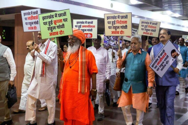 अमित शाह के समर्थन में एनडीए सांसद मार्च, झारखंड छात्र प्रदर्शन को लेकर विपक्ष पर निशाना