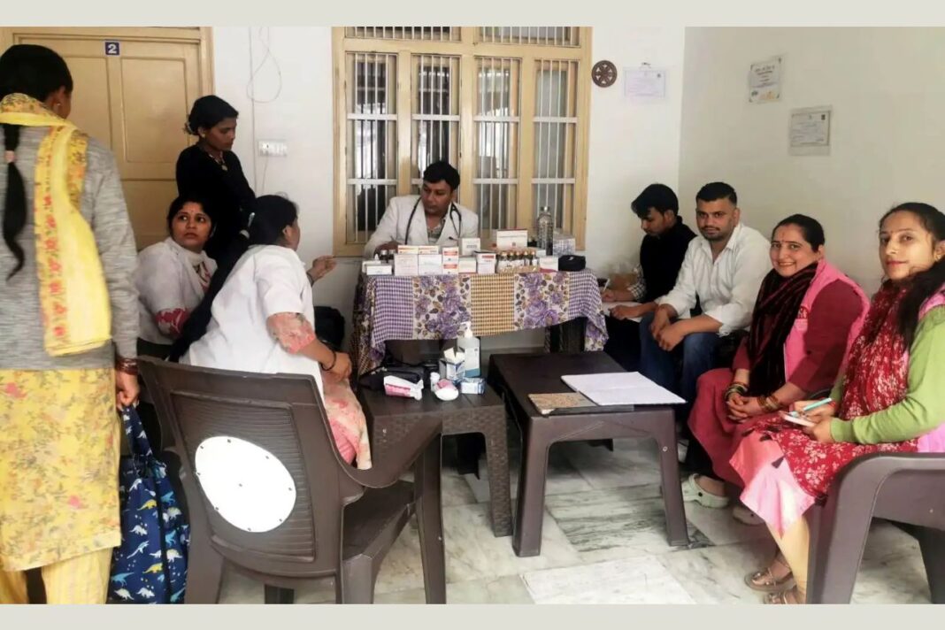 अयारपाटा में निःशुल्क स्वास्थ्य शिविर, 40 से अधिक लोगों की जांच