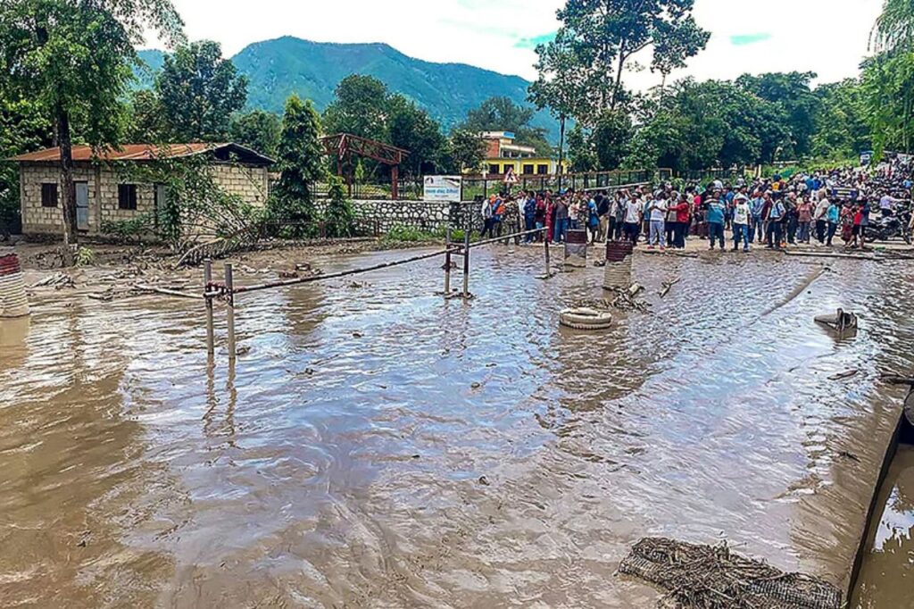 अलग-अलग देशों के नागरिकों के लापता होने की खबरों ने चिंता बढ़ा दी है।
