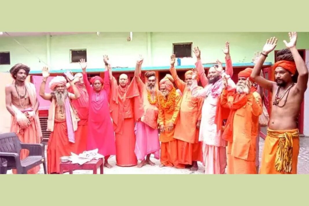 आवाहन अखाड़े में महंत किशनपुरी बने नए थानापति, किशन गिरि ने सौंपा कार्यभार आवाहन अखाड़े में महंत किशनपुरी बने नए थानापति, संभाला कार्यभार