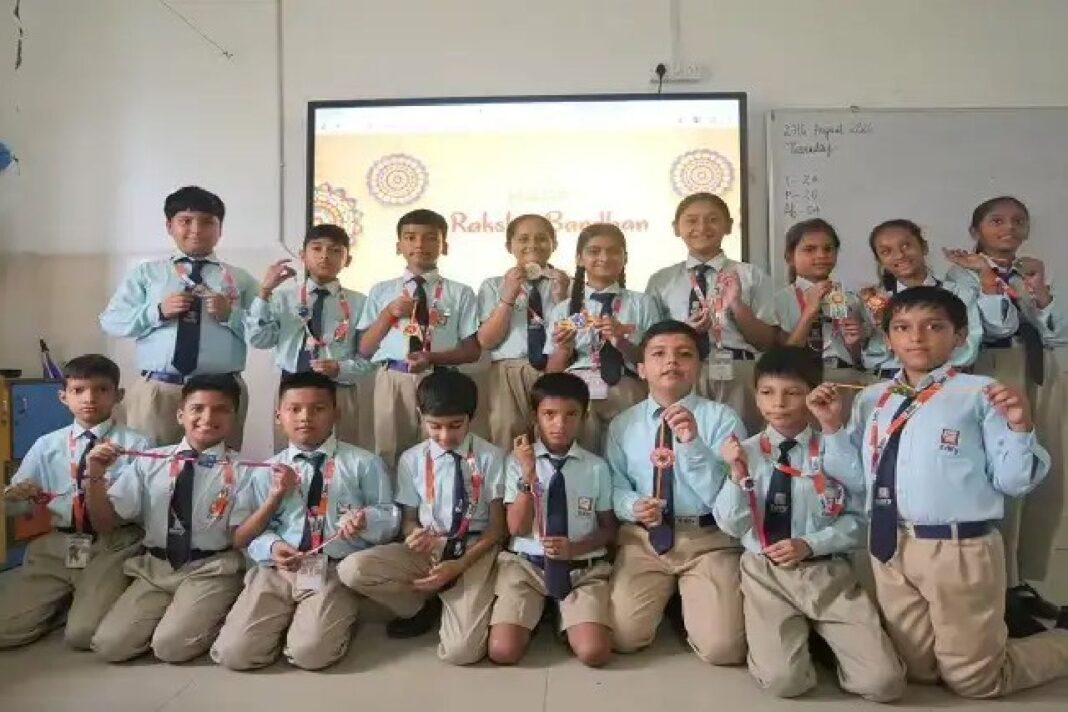 एडिफाई वर्ल्ड स्कूल में रक्षाबंधन समारोह, विद्यार्थियों ने बनाई आकर्षक राखियां