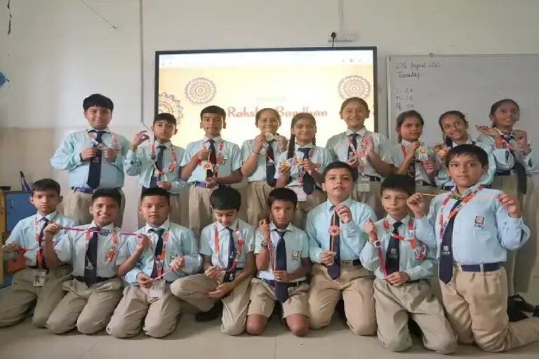 एडिफाई वर्ल्ड स्कूल में रक्षाबंधन समारोह, विद्यार्थियों ने बनाई आकर्षक राखियां
