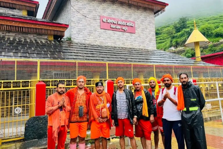 ओणेश्वर महादेव मंदिर में शिवरात्रि पर हुआ जलाभिषेक
