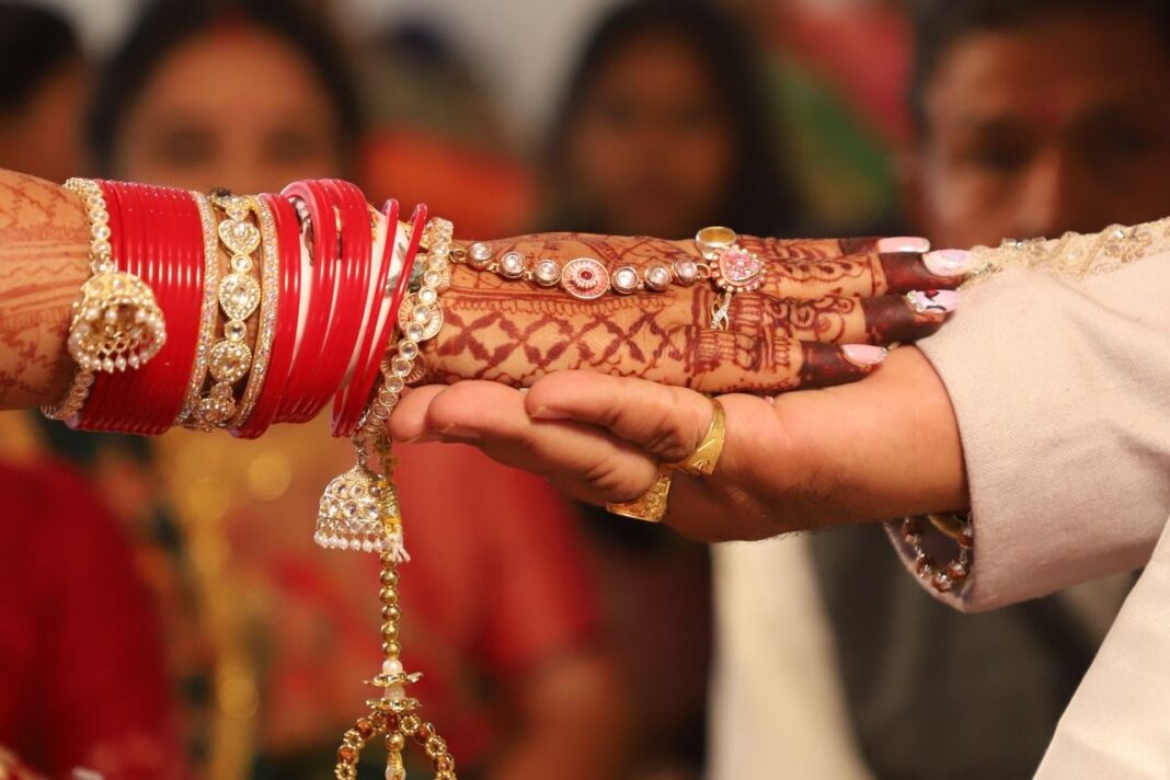 कम उम्र में विवाह का मानसिक स्वास्थ्य पर प्रभाव: तनाव, अवसाद और सामाजिक दबाव