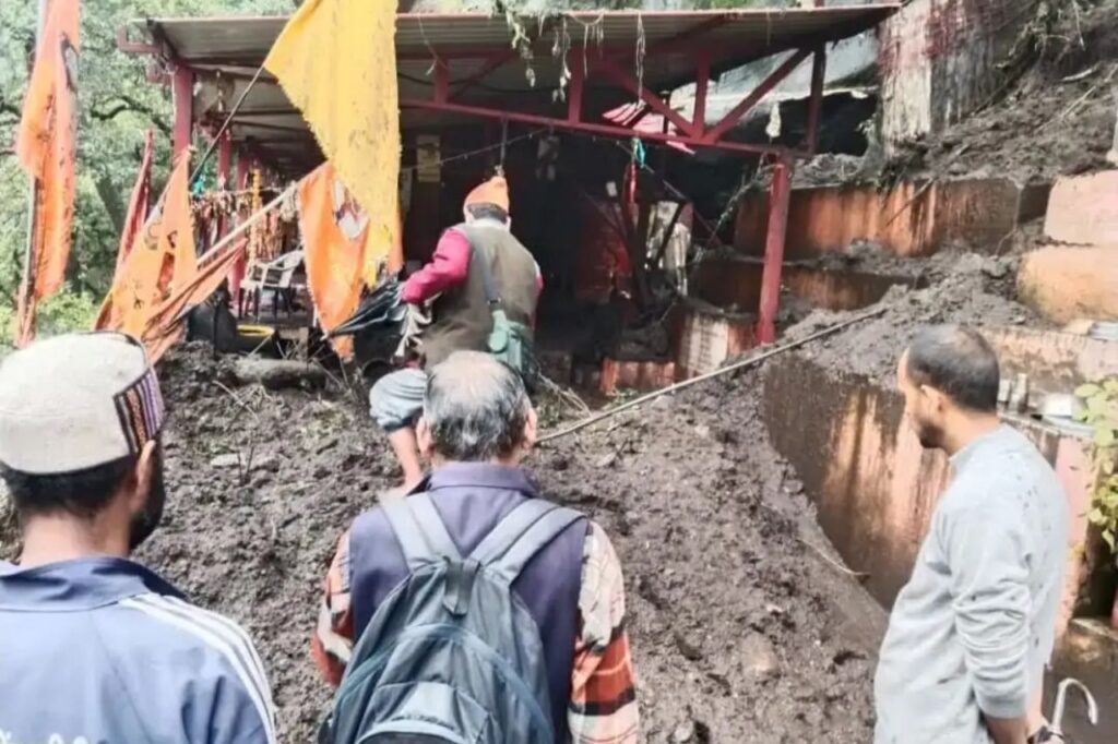 कल्पनाथ मंदिर में भारी बारिश के बाद तबाही, मार्ग समेत कई हिस्से क्षतिग्रस्त