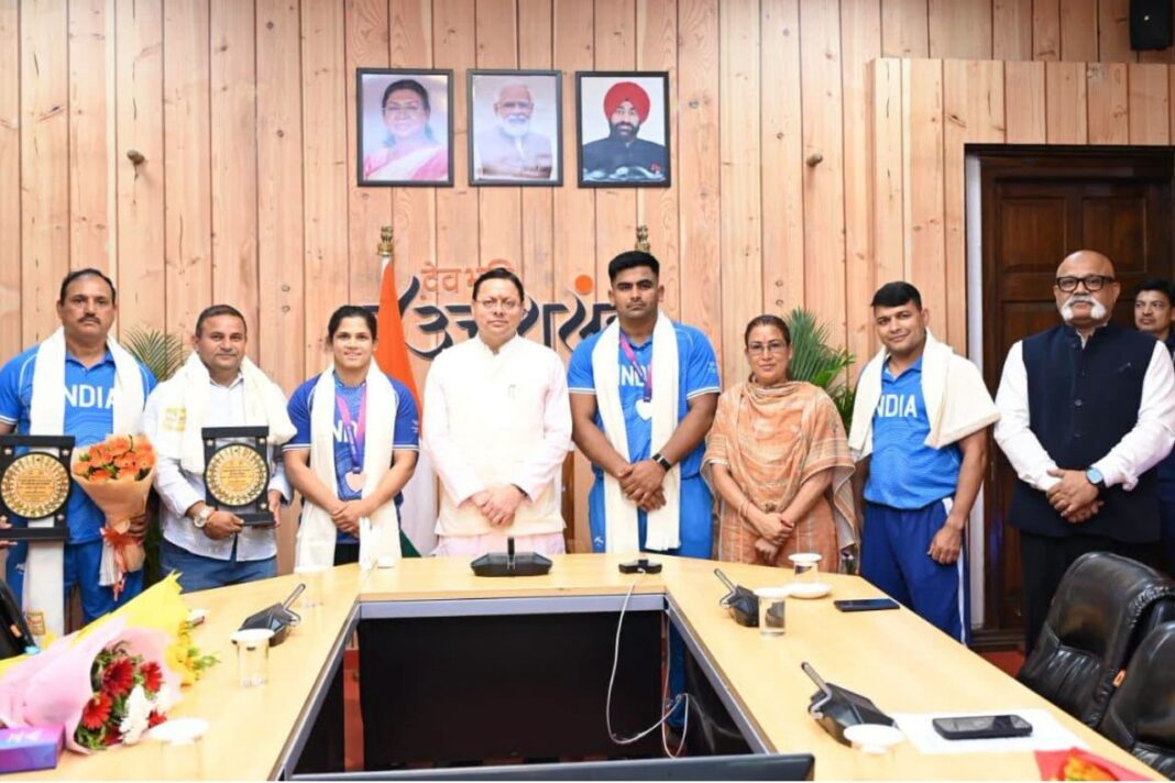 कॉमनवेल्थ गेम्स 2026 के पदक विजेताओं को धामी ने किया सम्मानित, बोले- उत्तराखंड की खेल प्रतिभाओं को वैश्विक मंच तक पहुंचाएगी सरकार उत्तराखंड के खिलाड़ी, कॉमनवेल्थ गेम्स 2026, पुष्कर सिंह धामी, उत्तराखंड के पदक विजेता, उत्तराखंड खेल प्रतिभा, उत्तराखंड खेल नीति, शुभम जुयाल रजत पदक, उन्नति शर्मा कांस्य पदक,