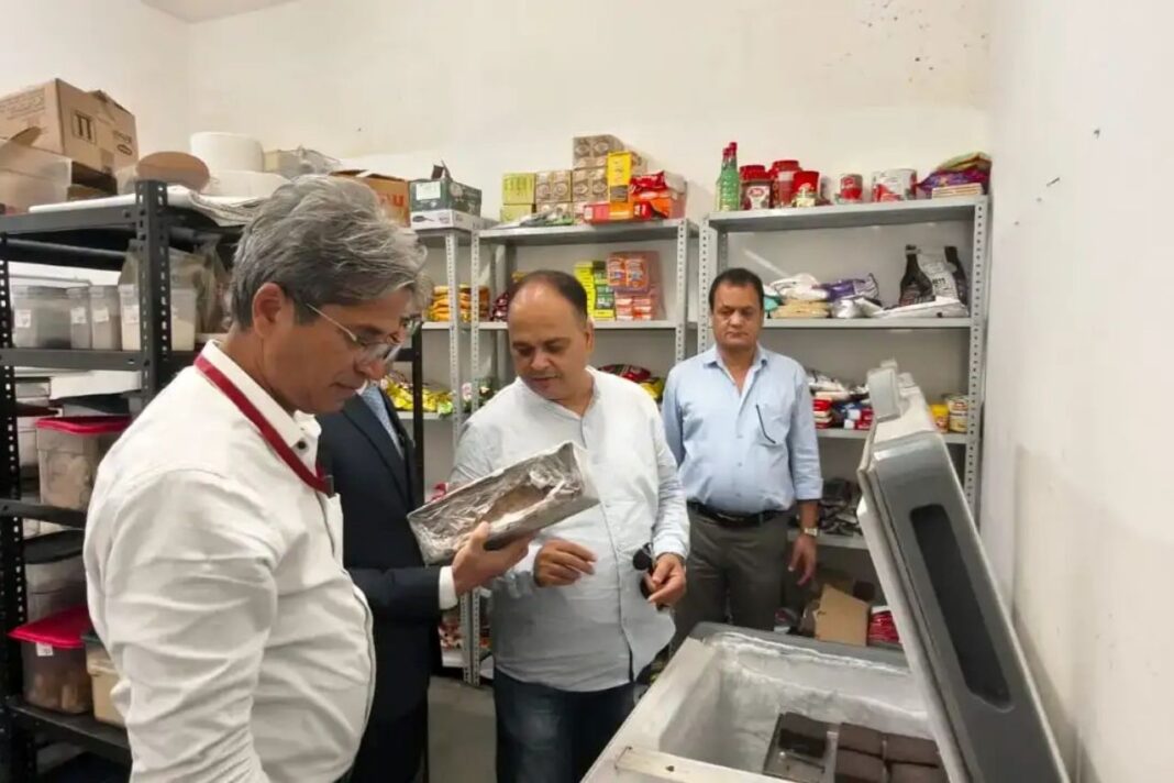 खाद्य सुरक्षा विभाग का सघन चेकिंग अभियान, पनीर समेत खाद्य पदार्थों के लिए सैंपल खाद्य सुरक्षा चेकिंग अभियान में होटल-रेस्टोरेंट से खाद्य सैंपल लिए गए