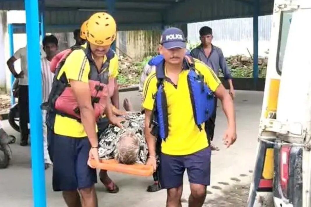 गंगनहर के तेज बहाव में बहा बुजुर्ग, एसडीआरएफ ने सुरक्षित किया रेस्क्यू गंगनहर के तेज बहाव में बहा बुजुर्ग, एसडीआरएफ ने सुरक्षित बचाया