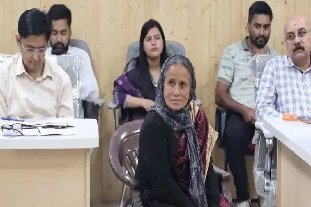 जनसमस्याओं के समाधान के लिए फील्ड भ्रमण बढ़ाएं: आयुक्त आनंद स्वरूप जनसमस्याओं के समाधान के लिए फील्ड भ्रमण बढ़ाएं: आयुक्त