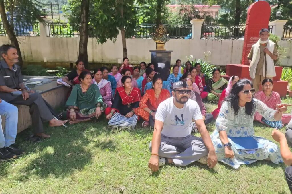 जोशियाड़ा में जलभराव की समस्या पर प्रदर्शन, हाईवे जाम की चेतावनी