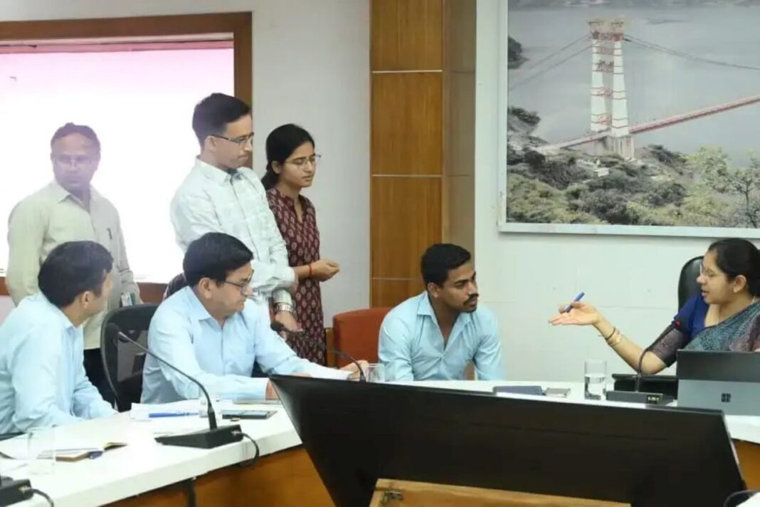 टिहरी जनता मिलन कार्यक्रम में 42 शिकायतें, डीएम ने दिए निस्तारण के निर्देश