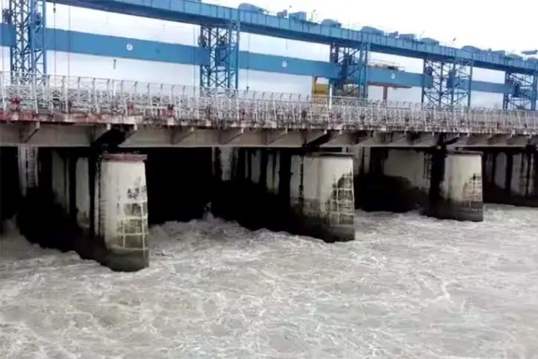 उत्तराखंड में बारिश के बीच प्रशासन अलर्ट, टिहरी से हरिद्वार तक गंगा के जलस्तर पर नजर टिहरी से हरिद्वार तक गंगा पर नजर