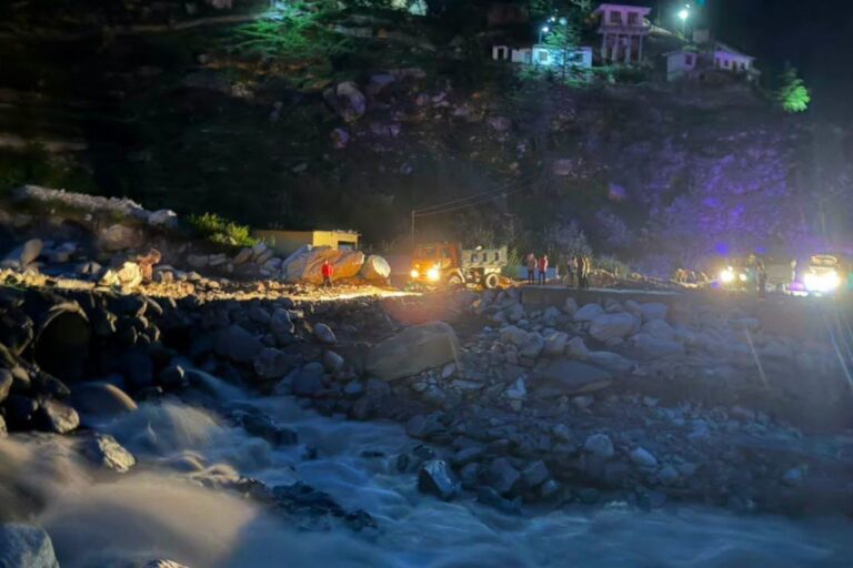 तमक नाले में मार्ग बहाली का कार्य रिकॉर्ड समय में पूरा हुआ।