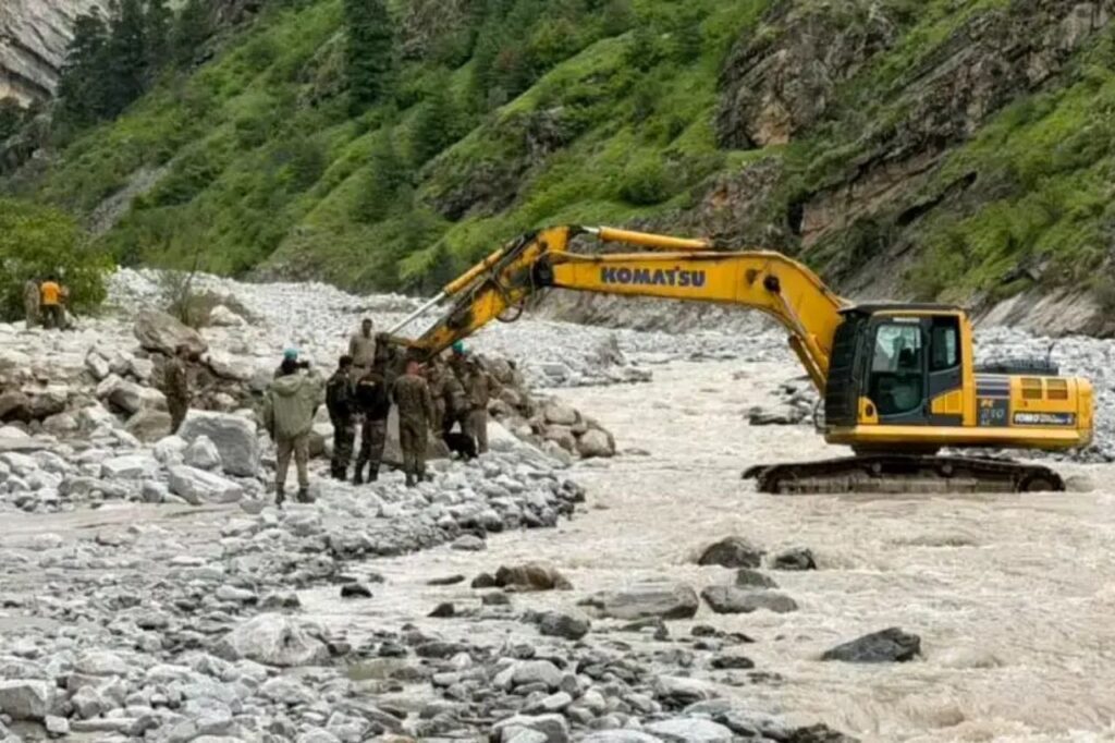 तमक नाले में लापता बीआरओ चालक पंकज की तलाश तेज, रेस्क्यू अभियान जारी