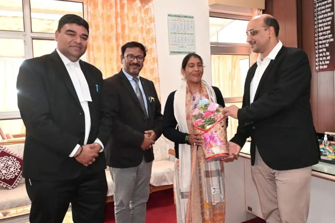 तीलू रौतेली पुरस्कार विजेता सरिता कोठियाल का टिहरी में सम्मान