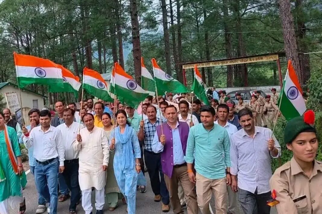 थलीसैंण में गूंजी ‘भारत माता की जय’, तिरंगा यात्रा में उमड़ा जनसैलाब थलीसैंण में तिरंगा यात्रा में उमड़ा जनसैलाब,