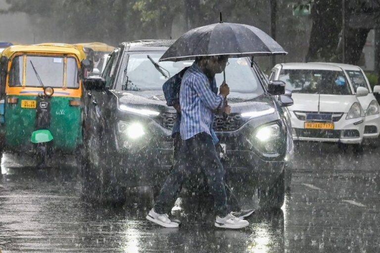 दिल्ली-एनसीआर मौसम: बारिश से गर्मी से राहत, प्रदूषण भी घटा