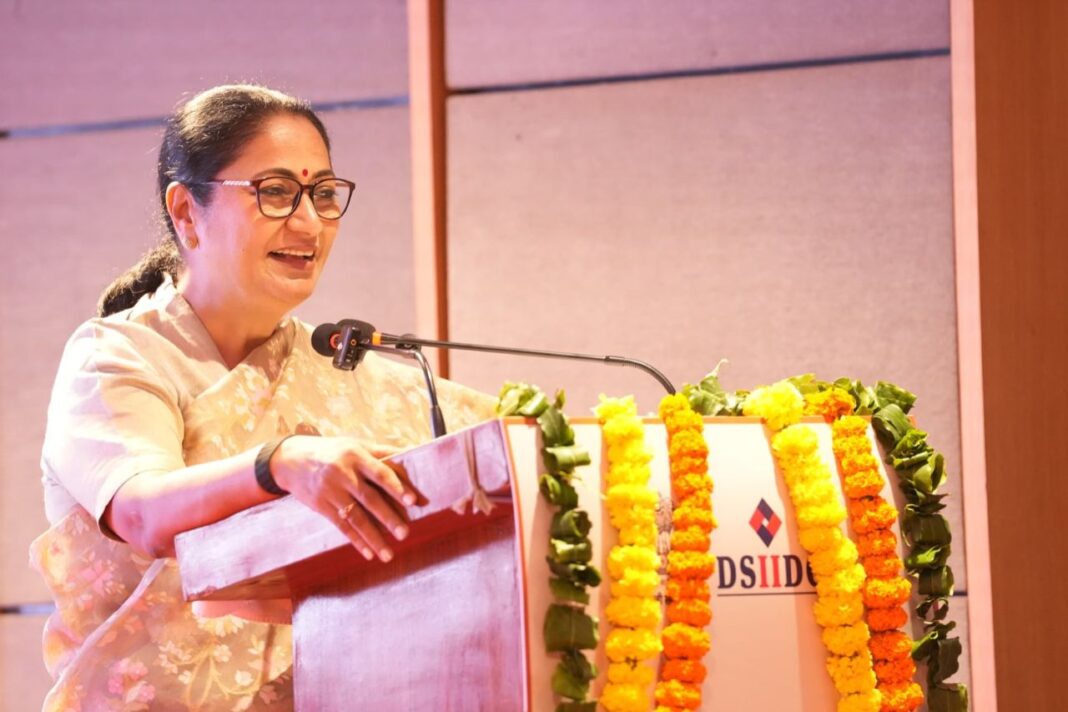 दिल्ली के एमएसएमई को मिलेगा नई तकनीक और बाजार का सहारा, रेखा गुप्ता ने गिनाईं सरकार की योजनाएं दिल्ली के एमएसएमई को नई तकनीक और बाजार से जोड़ने की तैयारी, रेखा गुप्ता ने बताई योजना